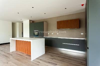 Apartamento de 3 alcobas en venta en El Virrey, Bogotá, 165 m² · foto 2 de 18