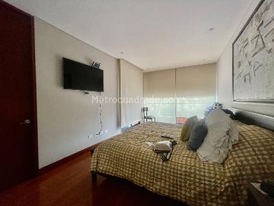 Apartamento de 3 alcobas en venta en Chico Navarra, Bogotá, 191 m² · foto 15 de 20