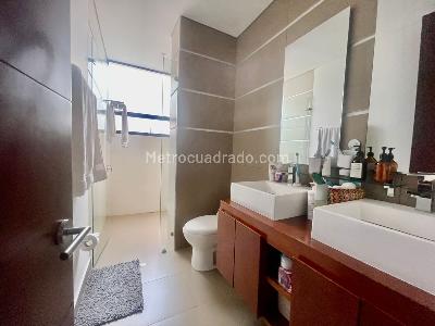 Apartamento de 3 alcobas en venta en Chico Navarra, Bogotá, 191 m² · foto 16 de 20