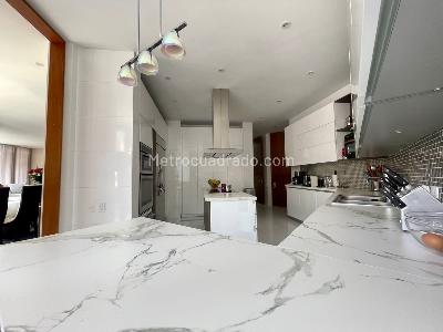 Apartamento de 4 alcobas en venta en El Nogal, Bogotá, 340 m² · foto 19 de 20