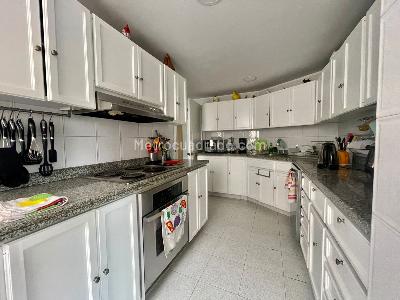 Apartamento de 4 alcobas en venta en La Carolina, Bogotá, 170 m² · foto 6 de 20