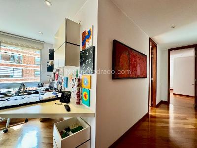 Apartamento de 3 alcobas en venta en Los Rosales, Bogotá, 234 m² · foto 12 de 16