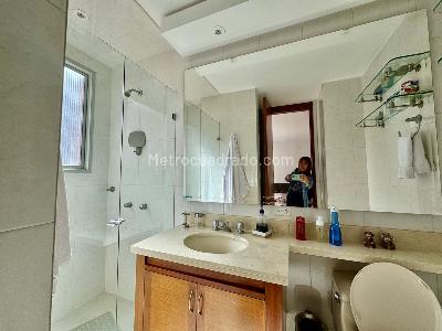 Apartamento de 3 alcobas en venta en Los Rosales, Bogotá, 234 m² · foto 14 de 16