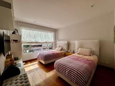 Apartamento de 3 alcobas en venta en Los Rosales, Bogotá, 234 m² · foto 15 de 16