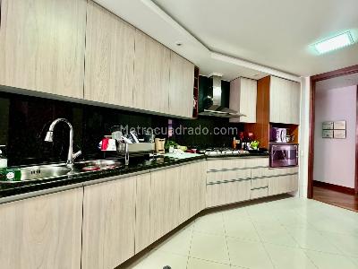 Apartamento de 3 alcobas en venta en Los Rosales, Bogotá, 234 m² · foto 5 de 16