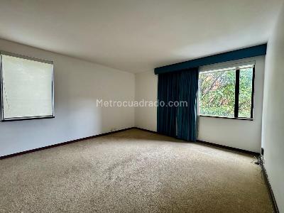 Apartamento de 5 alcobas en venta en Los Rosales Emaus, Bogotá, 300 m² · foto 5 de 13