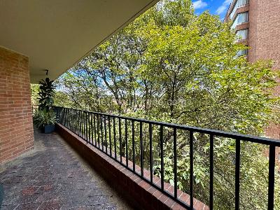 Apartamento de 4 alcobas en venta en Chico Cabrera, Bogotá, 385 m² · foto 2 de 18