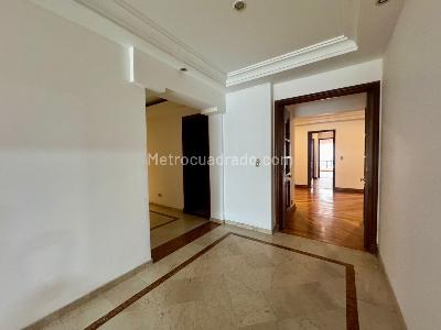 Apartamento de 3 alcobas en venta en Chico Museo, Bogotá, 255 m² · foto 12 de 20