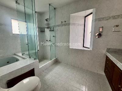 Apartamento de 3 alcobas en venta en Chico Museo, Bogotá, 255 m² · foto 19 de 20
