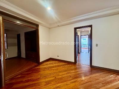 Apartamento de 3 alcobas en venta en Chico Museo, Bogotá, 255 m² · foto 8 de 20