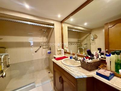 Apartamento de 3 alcobas en venta en Chico Santa Barbara, Bogotá, 180 m² · foto 14 de 17