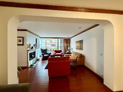 Apartamento de 3 alcobas en venta en Chico Santa Barbara, Bogotá, 180 m² · foto 2 de 17