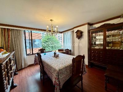 Apartamento de 3 alcobas en venta en Chico Santa Barbara, Bogotá, 180 m² · foto 3 de 17