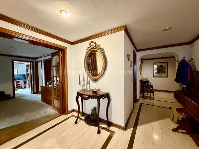 Apartamento de 3 alcobas en venta en Chico Santa Barbara, Bogotá, 180 m² · foto 9 de 17