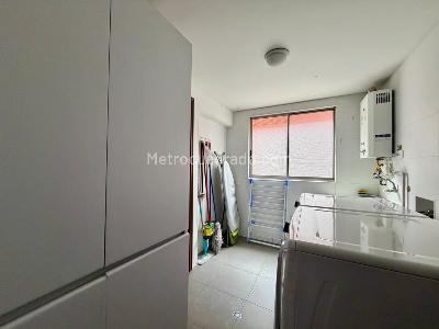 Apartamento de 2 alcobas en venta en Chico Museo, Bogotá, 180 m² · foto 3 de 20