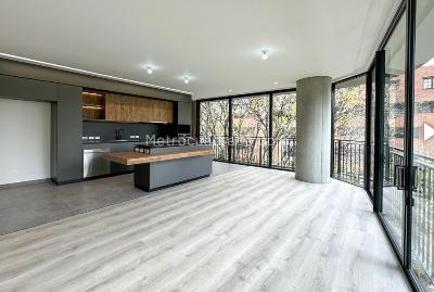 Apartamento de 3 alcobas en venta en La Cabrera, Bogotá, 202 m² · foto 2 de 9