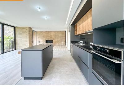 Apartamento de 3 alcobas en venta en La Cabrera, Bogotá, 202 m² · foto 3 de 9