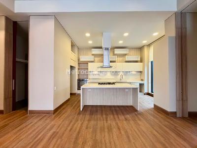 Apartamento de 2 alcobas en venta en Chico Reservado, Bogotá, 185 m² · foto 3 de 20