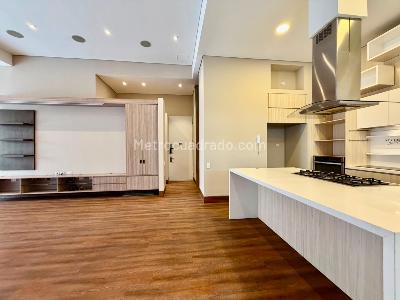 Apartamento de 2 alcobas en venta en Chico Reservado, Bogotá, 185 m² · foto 8 de 20