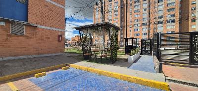 Casa de 4 alcobas en venta en El Recodo Fontibon, Bogotá, 69 m² · foto 2 de 19