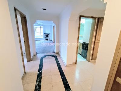 Apartamento de 3 alcobas en venta en Santa Barbara Occidental, Bogotá, 180 m² · foto 2 de 20