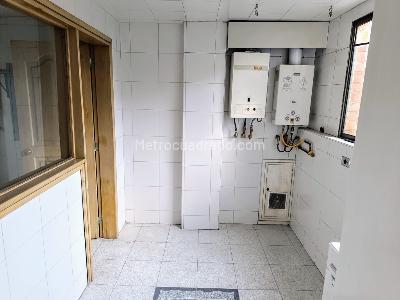 Apartamento de 3 alcobas en venta en Santa Barbara Occidental, Bogotá, 180 m² · foto 10 de 20