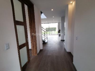 Casa de 3 alcobas en venta en Condominio Santa Anita, Cajicá, 206 m² · foto 2 de 18