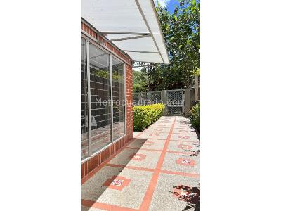 Casa de 5 alcobas en venta en Av, Ibagué, 200 m² · foto 2 de 20