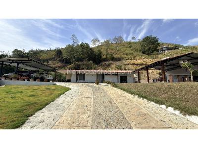 Casa de 4 alcobas en venta en Totumo, Ibagué, 1800 m² · foto 2 de 20