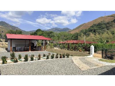 Casa de 4 alcobas en venta en Totumo, Ibagué, 1800 m² · foto 3 de 20