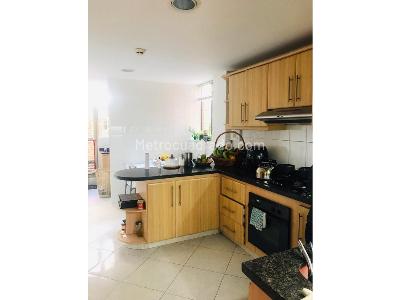 Apartamento de 3 alcobas en venta en Usaquen, Bogotá, 170 m² · foto 4 de 12