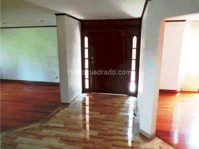 Casa de 3 alcobas en venta en San Jose De Bavaria, Bogotá, 160 m² · foto 2 de 20
