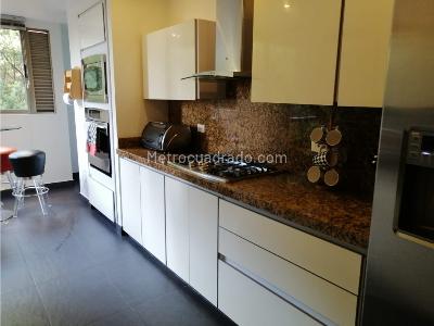 Apartamento de 3 alcobas en venta en Bella Suiza, Bogotá, 222 m² · foto 4 de 17