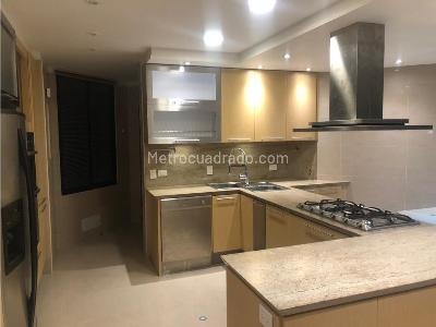 Apartamento de 3 alcobas en venta en Santa Barbara, Bogotá, 300 m² · foto 8 de 13
