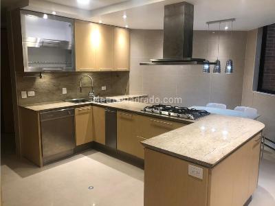 Apartamento de 3 alcobas en venta en Santa Barbara, Bogotá, 300 m² · foto 9 de 13