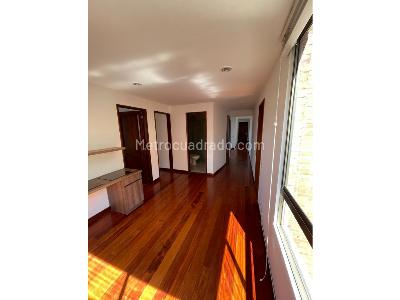 Apartamento de 3 alcobas en venta en Bella Suiza, Bogotá, 147 m² · foto 2 de 20