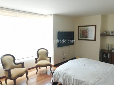 Apartamento de 3 alcobas en venta en Bella Suiza, Bogotá, 222 m² · foto 2 de 20