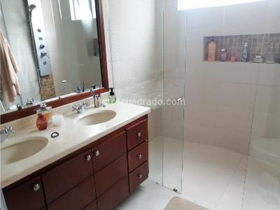 Apartamento de 3 alcobas en venta en Bella Suiza, Bogotá, 222 m² · foto 3 de 20