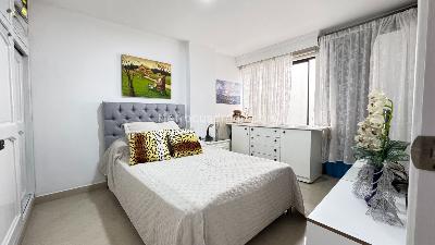 Apartamento de 4 alcobas en venta en Laureles, Medellín, 205 m² · foto 2 de 20