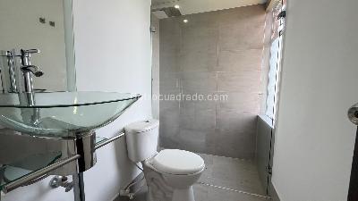 Apartamento de 3 alcobas en venta en El Poblado El Tesoro, Medellín, 98 m² · foto 17 de 19