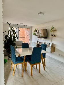 Apartamento en venta en Loma De Los Bernal, Medellín · foto 2 de 17