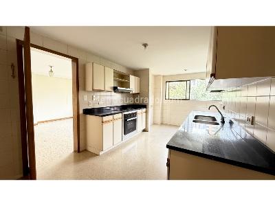Apartamento de 4 alcobas en venta en El Poblado Castropol, Medellín, 229 m² · foto 10 de 20