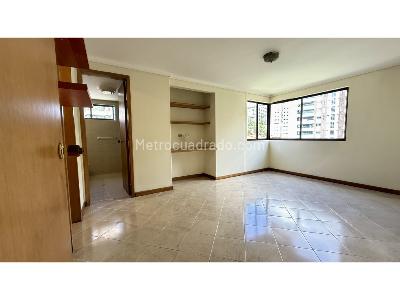 Apartamento de 4 alcobas en venta en El Poblado Castropol, Medellín, 229 m² · foto 19 de 20