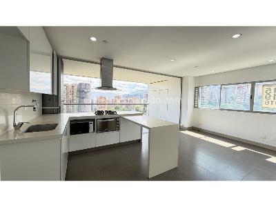Apartamento de 2 alcobas en venta en Poblado Transversal Inferior El Castillo, Medellín, 90 m² · foto 2 de 20