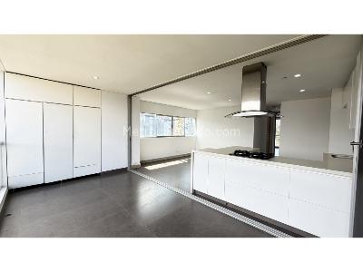 Apartamento de 2 alcobas en venta en Poblado Transversal Inferior El Castillo, Medellín, 90 m² · foto 6 de 20