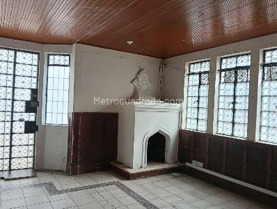 Casa de 5 alcobas en venta en San Luis, Bogotá, 520 m² · foto 3 de 17