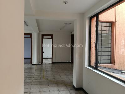 Casa de 5 alcobas en venta en San Luis, Bogotá, 520 m² · foto 10 de 17
