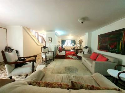 Casa de 4 alcobas en venta en Laureles Nogal, Medellín, 450 m² · foto 3 de 20