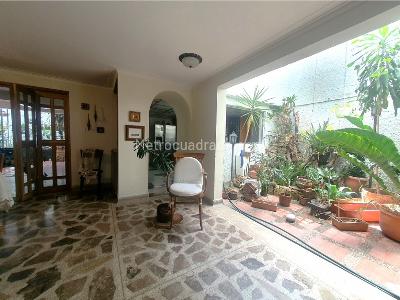 Casa de 4 alcobas en venta en Laureles Nogal, Medellín, 450 m² · foto 6 de 20