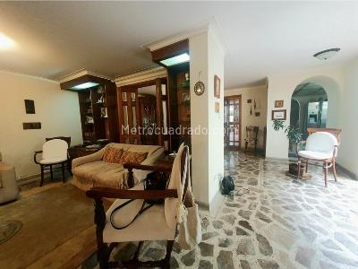 Casa de 4 alcobas en venta en Laureles Nogal, Medellín, 450 m² · foto 7 de 20